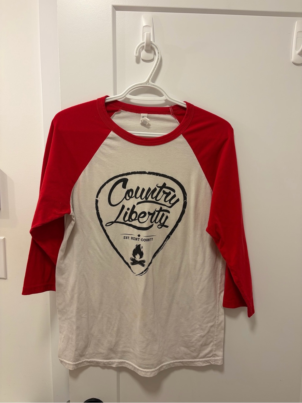 3 for 28$// Country liberty Men's Red & White Raglan Long Sleeve Tee